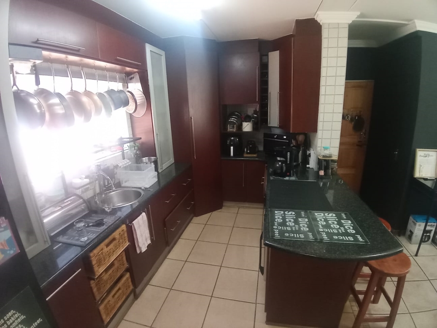 To Let 4 Bedroom Property for Rent in Geelhoutpark North West